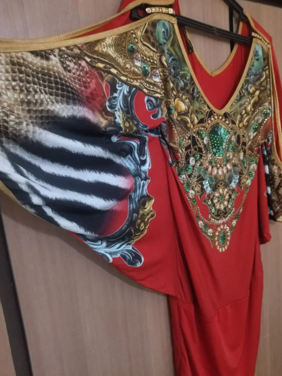 لباس یلدایی|لباس|مشهد, تربیت (صدف)|دیوار