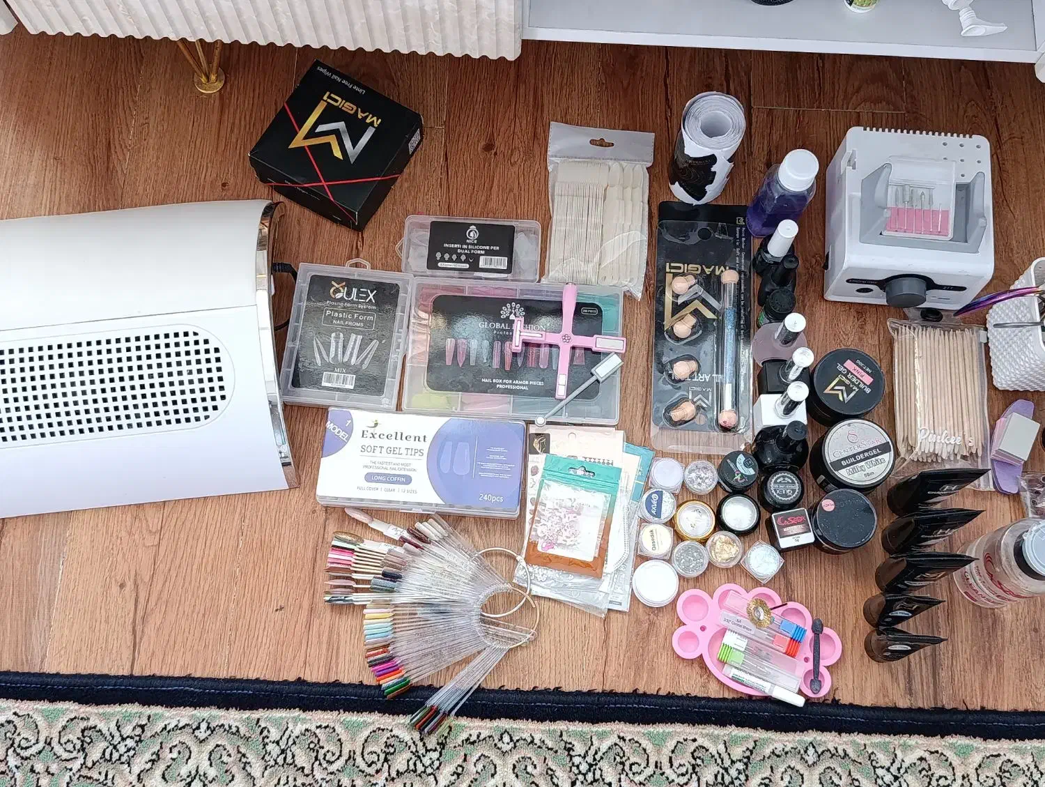 وسایل کاشت ناخن|آرایشگاه و سالنهای زیبایی|سنندج, |دیوار