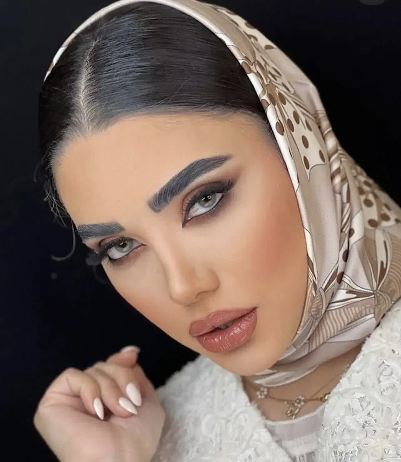میکاپ شنیون در منزل شما( سیار)|خدمات آرایشگری و زیبایی|شیراز, قصرالدشت|دیوار