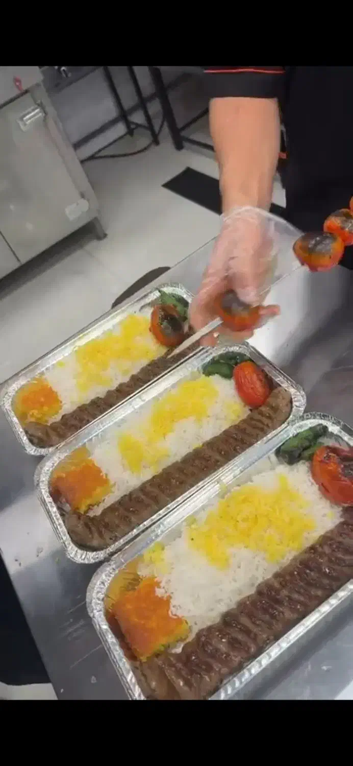 کمک اشپز خانم یا اقا جهت تهیه غذا حکیمیه|استخدام خدمات فروشگاه و رستوران|تهران, حکیمیه|دیوار