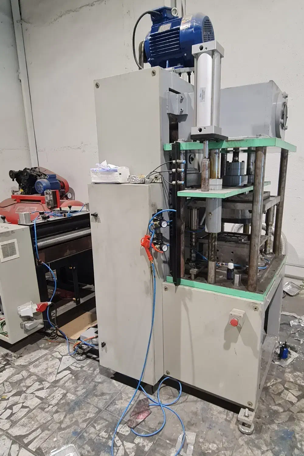 دستگاه تولید ظروف یکبار مصرف آلمینیومی با قالب 105|ماشین‌آلات صنعتی|بابل, |دیوار