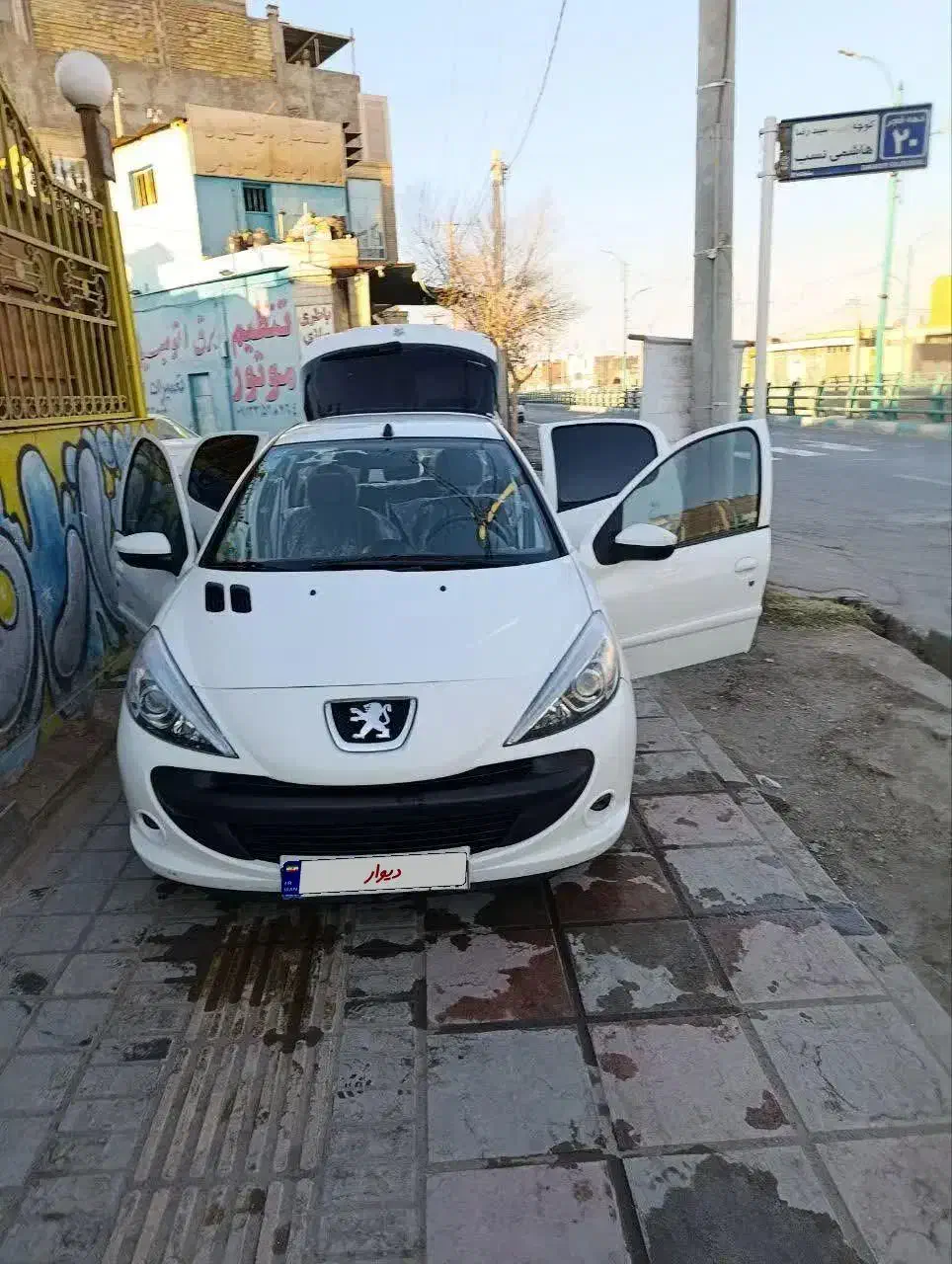 207سقف فلز 402|خودرو سواری و وانت|یزد, |دیوار