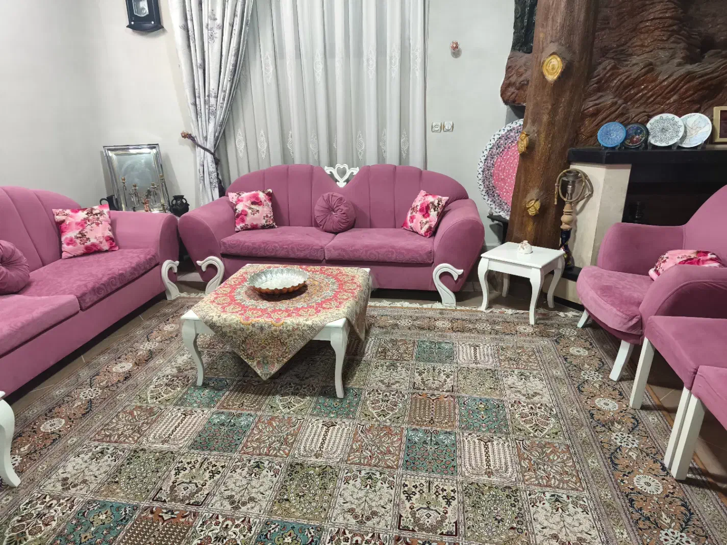 مبل ۹ نفره با سه عدد میز عسلی بزرگ و کوچک و صندلی|مبلمان خانگی و میز عسلی|اصفهان, شفق|دیوار