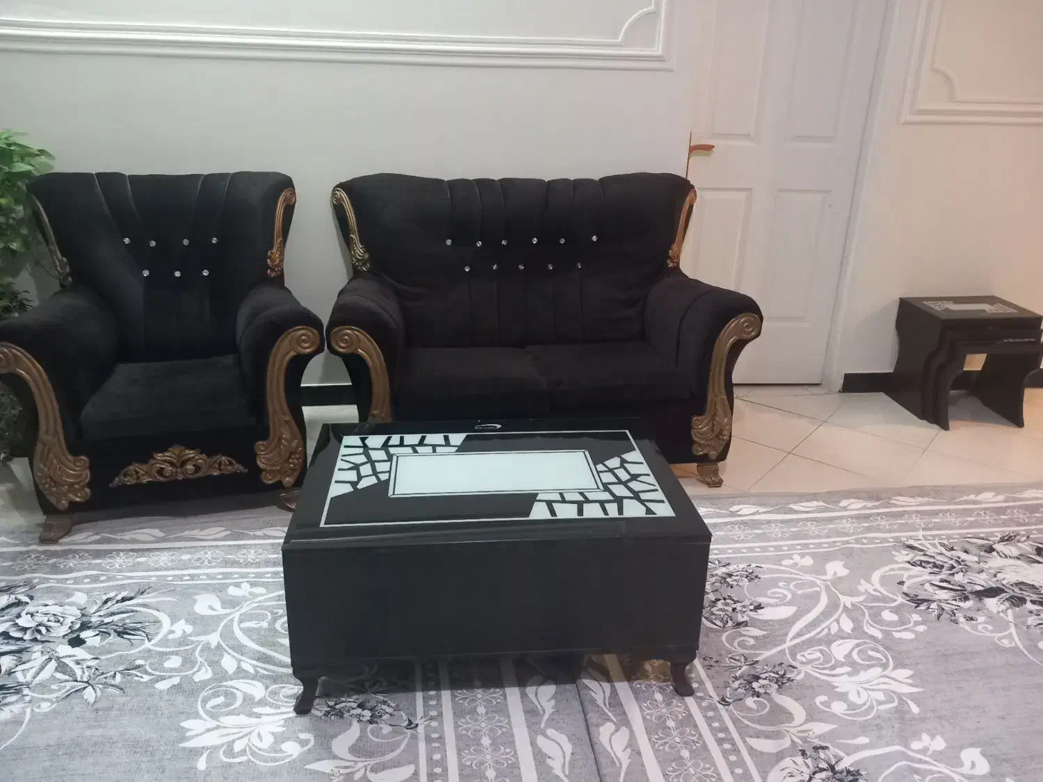 مبل هفت نفره راحتی بامیز وسط و عسلی|مبلمان خانگی و میز عسلی|بروجرد, |دیوار