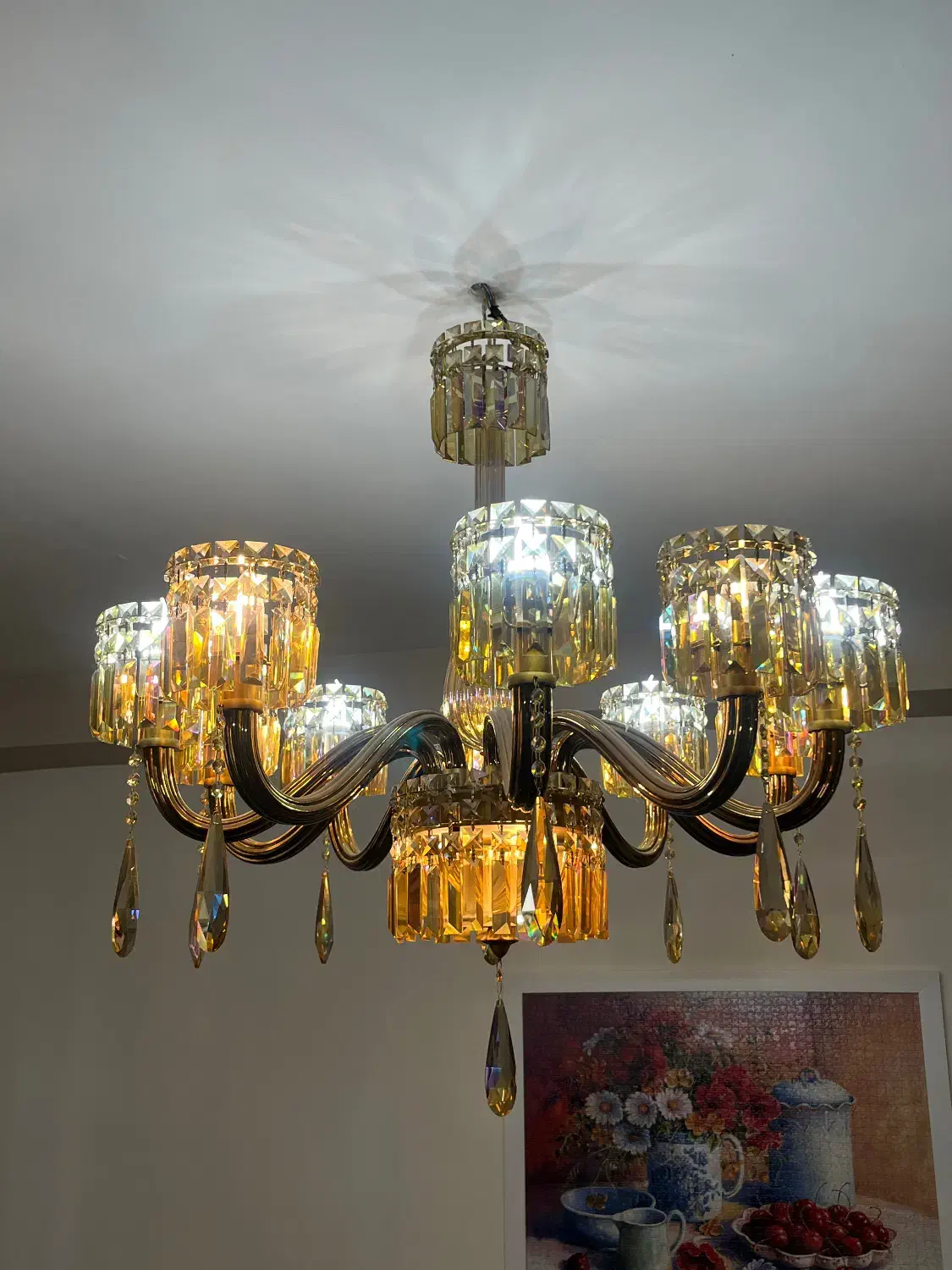 دو عدد لوستر- یکی ۱۰شاخه کریستال و یکی چوبی کلاسیک|لوستر و چراغ آویز|پردیس, فاز ۸|دیوار