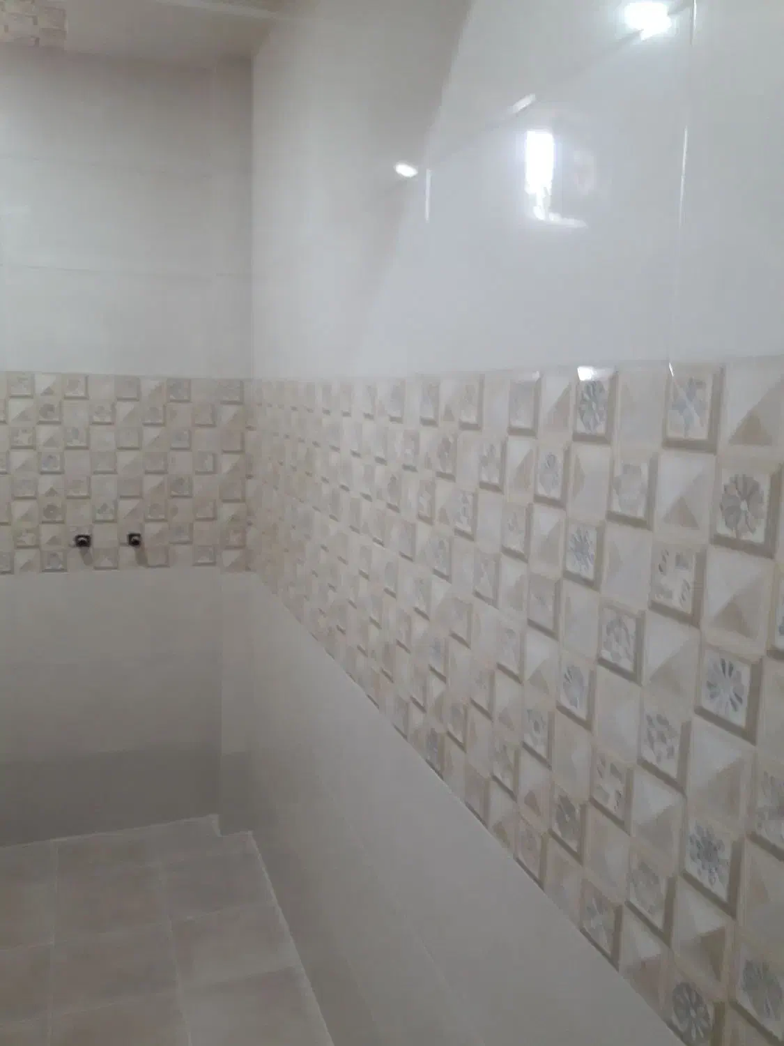 کاشی کاری،،برق کاری ساختمان|خدمات پیشه و مهارت|آستارا, |دیوار