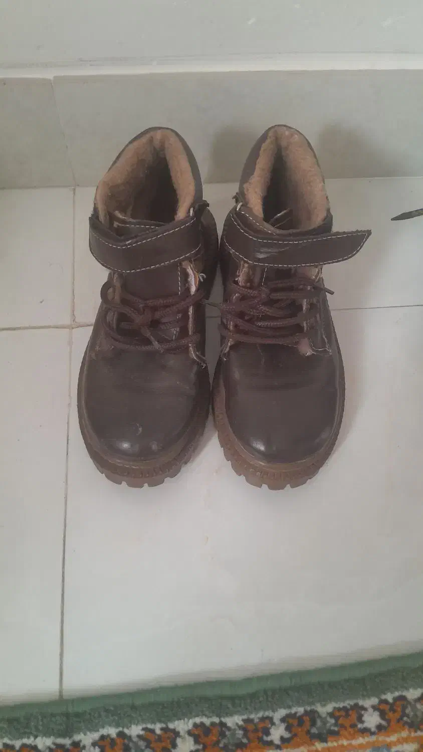 دوتا پوتین مشکی و قهوه ای|کیف، کفش، کمربند|اردبیل, |دیوار