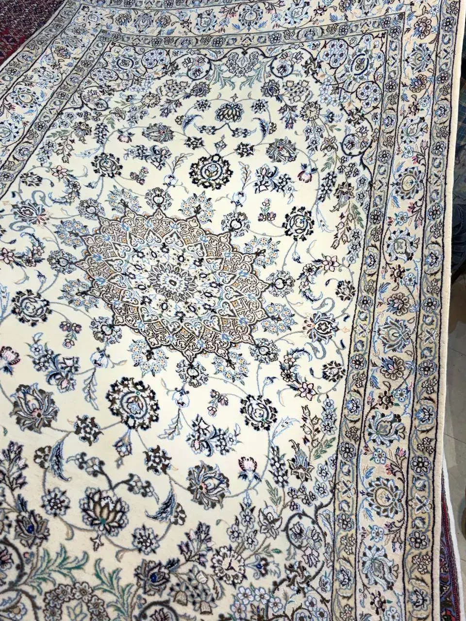 قالیچه تک نایین پرده ای در۲طرح مختلف|فرش|کرج, کوی امامیه|دیوار