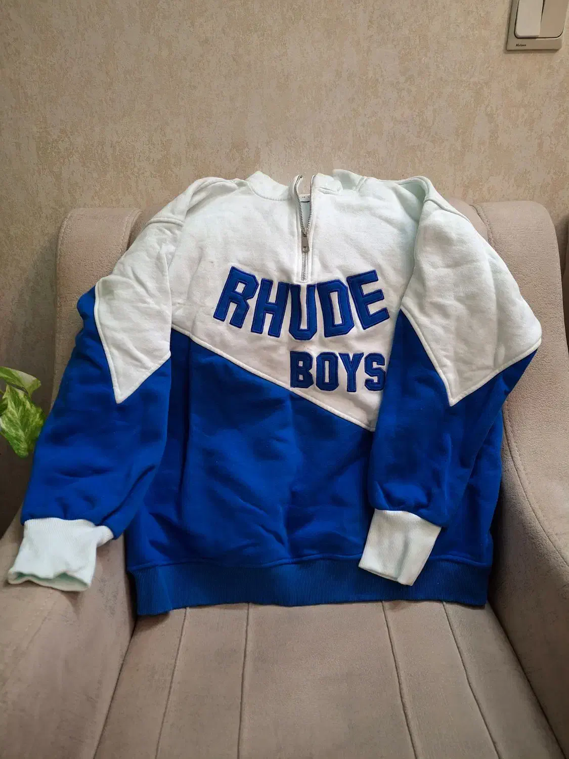 هودی پسرانه|لباس|ری, دیلمان|دیوار