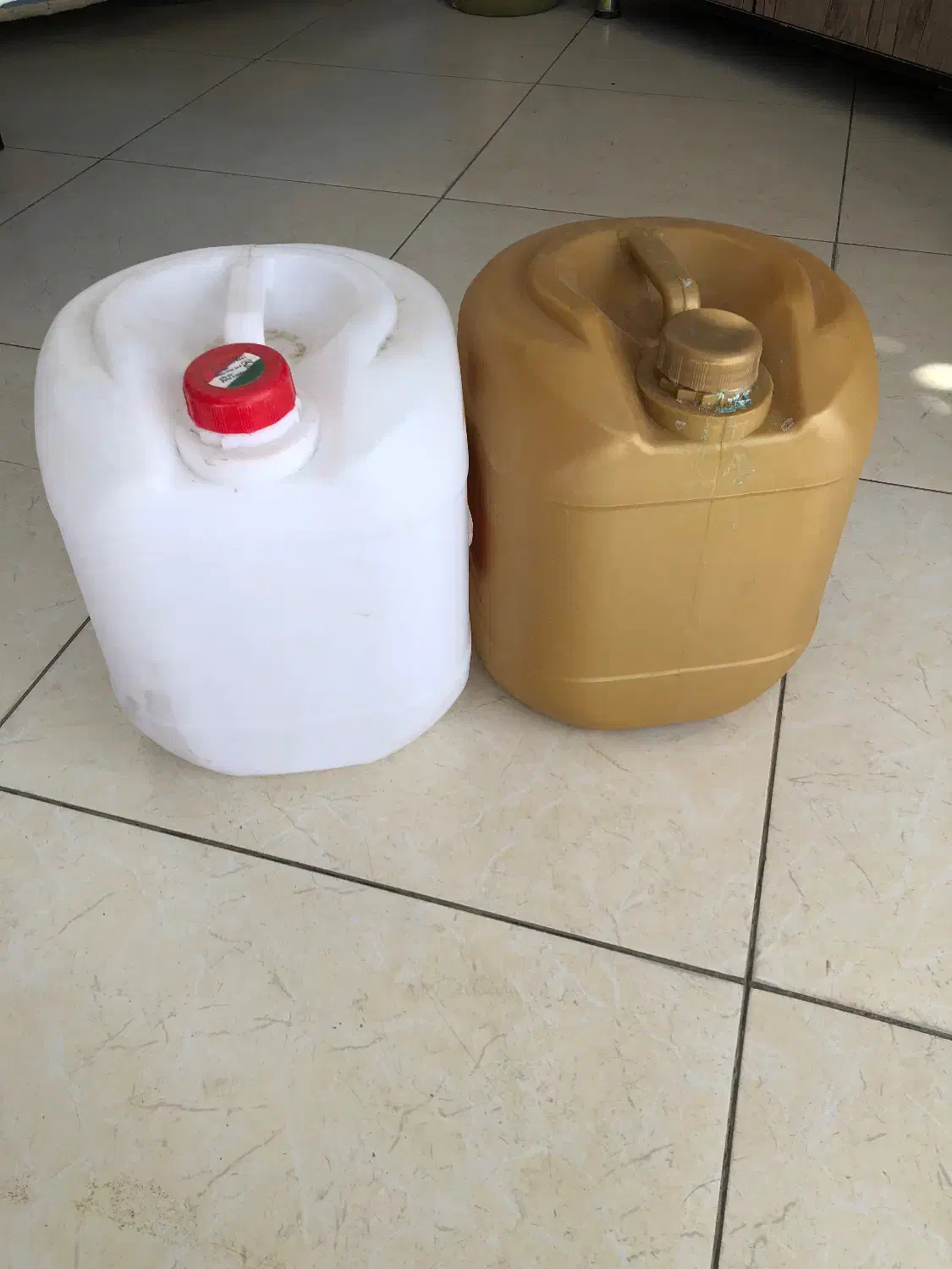 گالن ۱۰ لیتری|ظروف نگهدارنده، پلاستیکی، یکبارمصرف|بیرجند, |دیوار