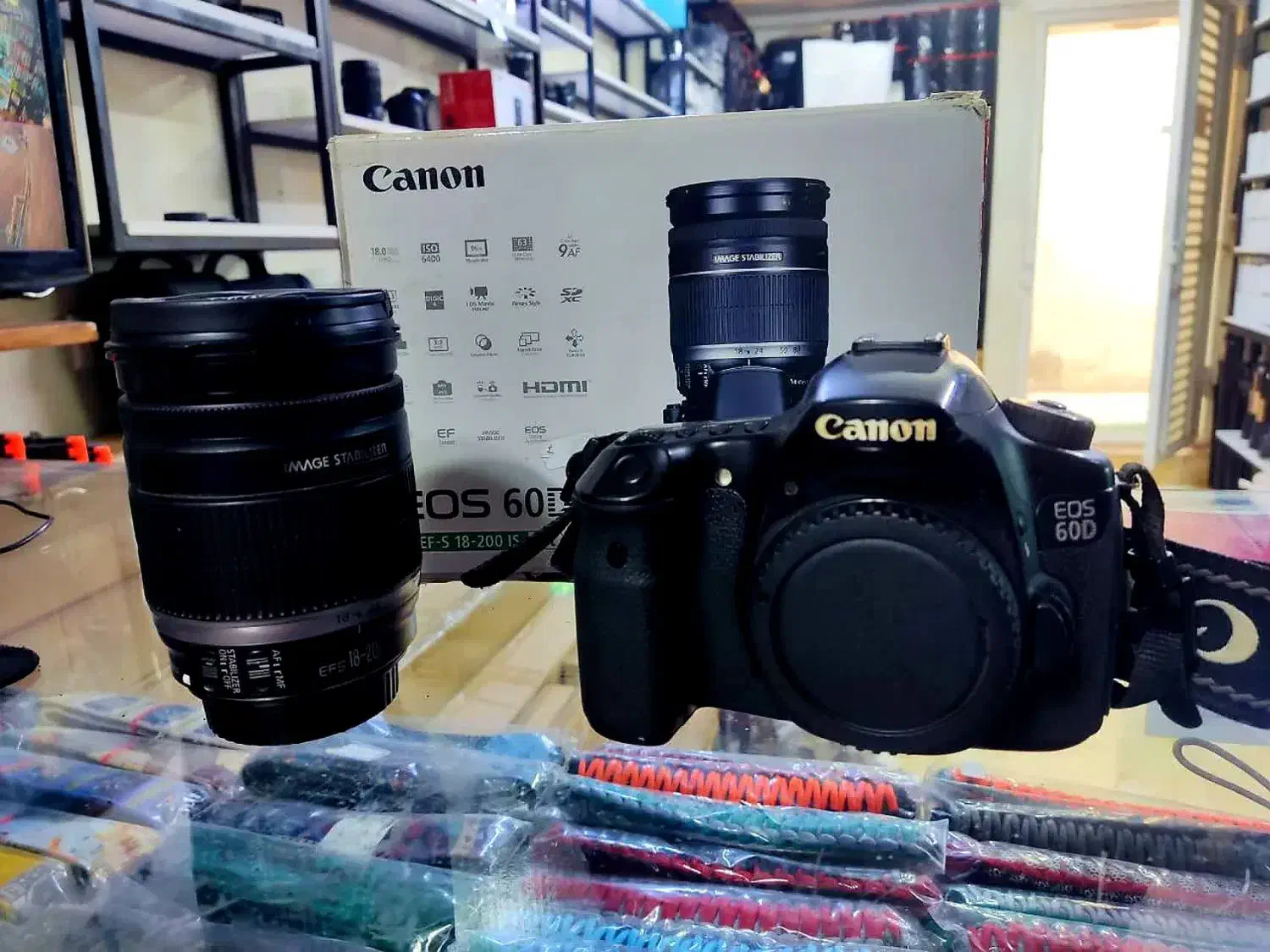 دوربین کنون ۶۰ دی با لنز ۱۸.۲۰۰|دوربین عکاسی و فیلم‌برداری|قم, دورشهر|دیوار