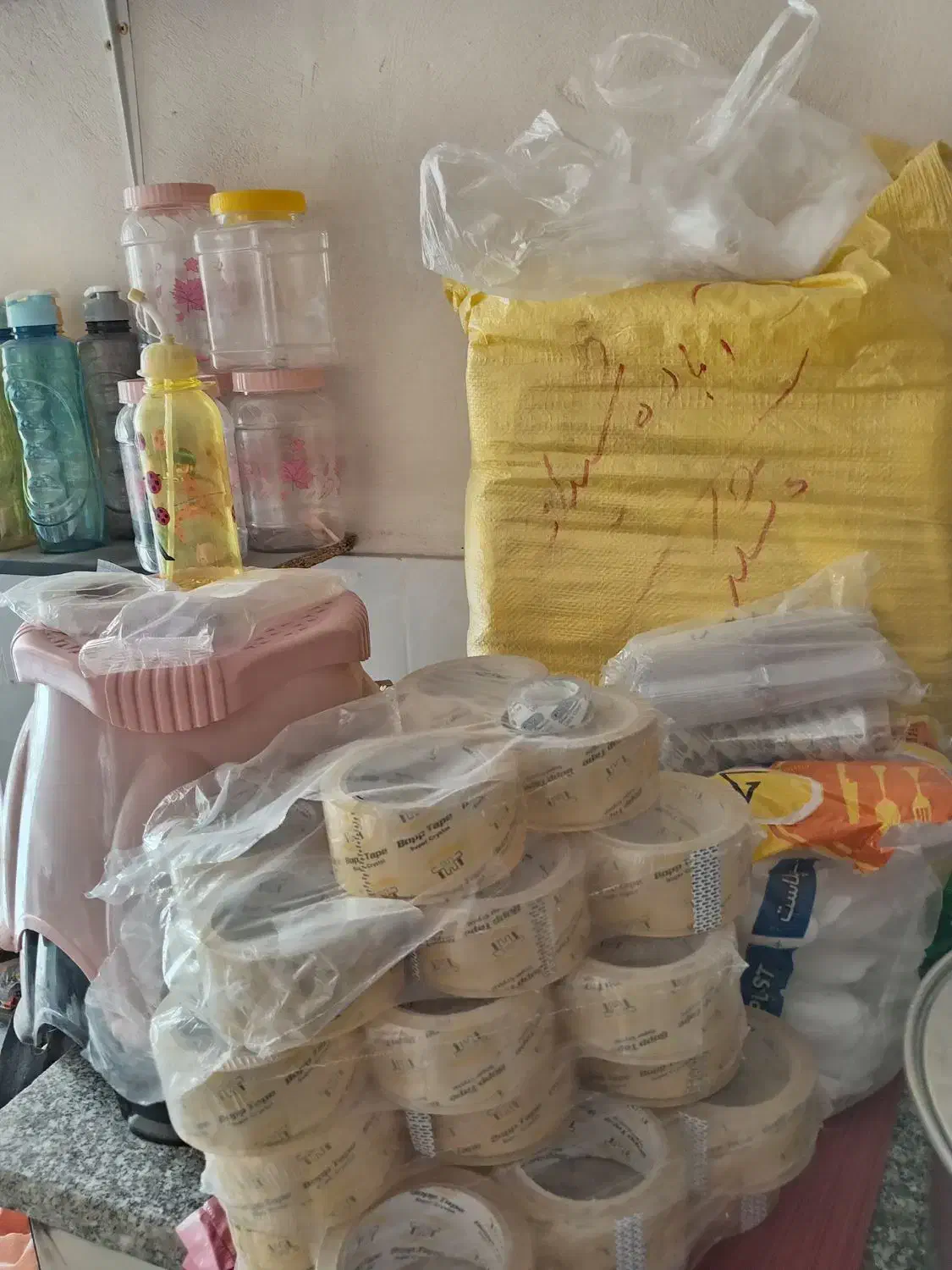 لوازم پلاستیکی یکبار مصرف|ظروف نگهدارنده، پلاستیکی، یک‌بارمصرف|ابرکوه, |دیوار