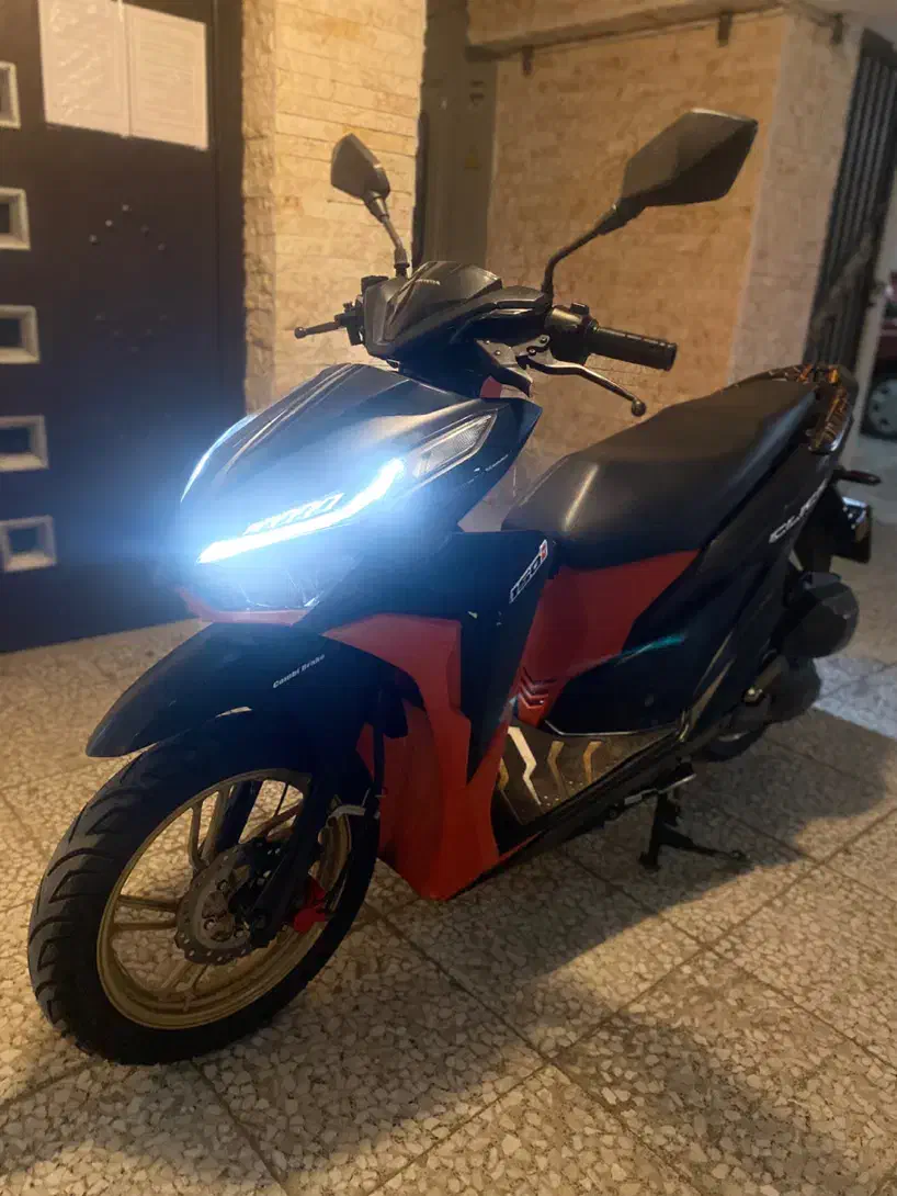 طرح کلیک ۱۵۰ مشکی طلایی مدل ۱۴۰۰|موتورسیکلت|تهران, تهرانپارس غربی|دیوار