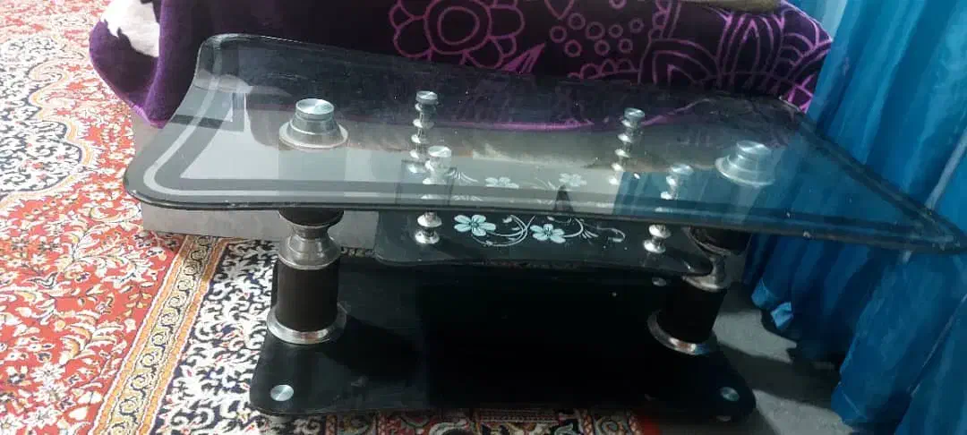 میز|میز و صندلی غذاخوری|دوگنبدان, |دیوار