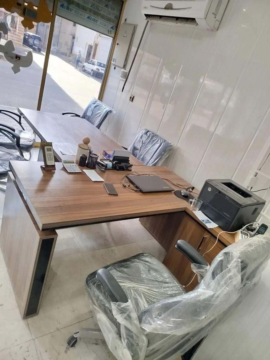 میز صندلی مدیریت|مبلمان اداری|قرچک, شهرک صنعتی قرچک|دیوار