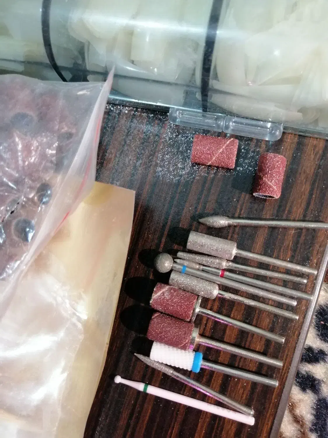 وسایل ناخن|آرایشگاه و سالن‌های زیبایی|شیراز, دینکان|دیوار