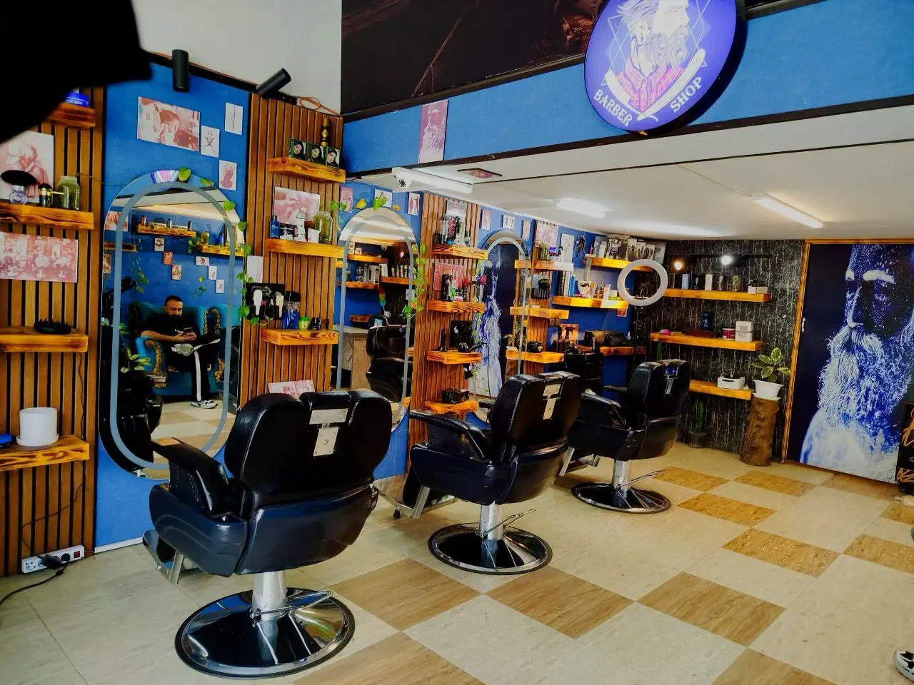 کلیه لوازم آرایشگاه مردانه بفروش میرسد|آرایشگاه و سالنهای زیبایی|آمل, |دیوار