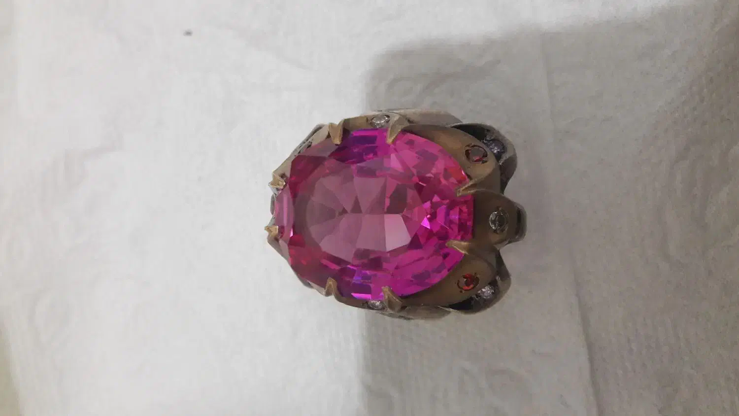 انگشتر یاقوت|جواهرات|اندیشه, اندیشه فاز ۳|دیوار