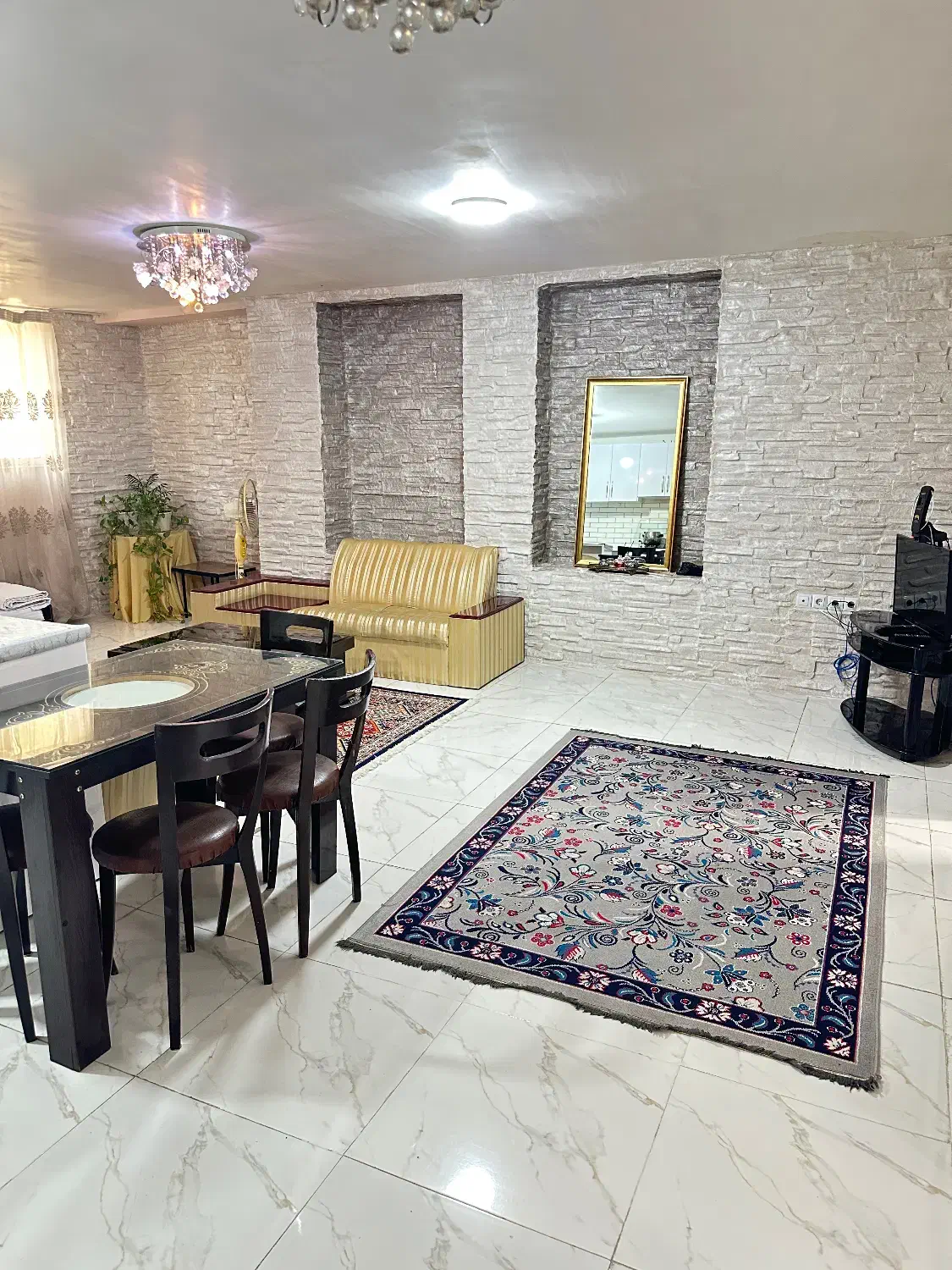 سویت اجاره روزانه جنب هتل صبوری|اجارهٔ کوتاه‌مدت آپارتمان و سوئیت|رشت, رودبارتان|دیوار