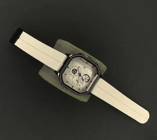 ساعت خاص برای آقایون خاص|ساعت|فولادشهر, B4|دیوار