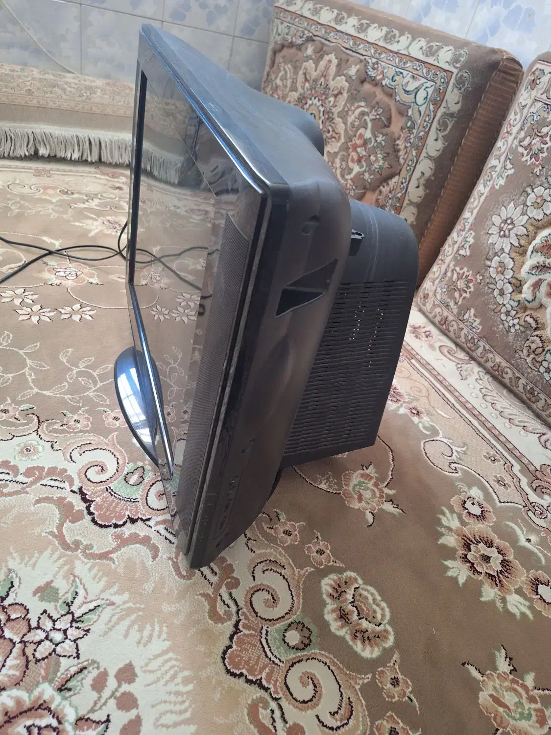 تلویزیون رنگی LG|تلویزیون و پروژکتور|قم, امامزاده ابراهیم|دیوار