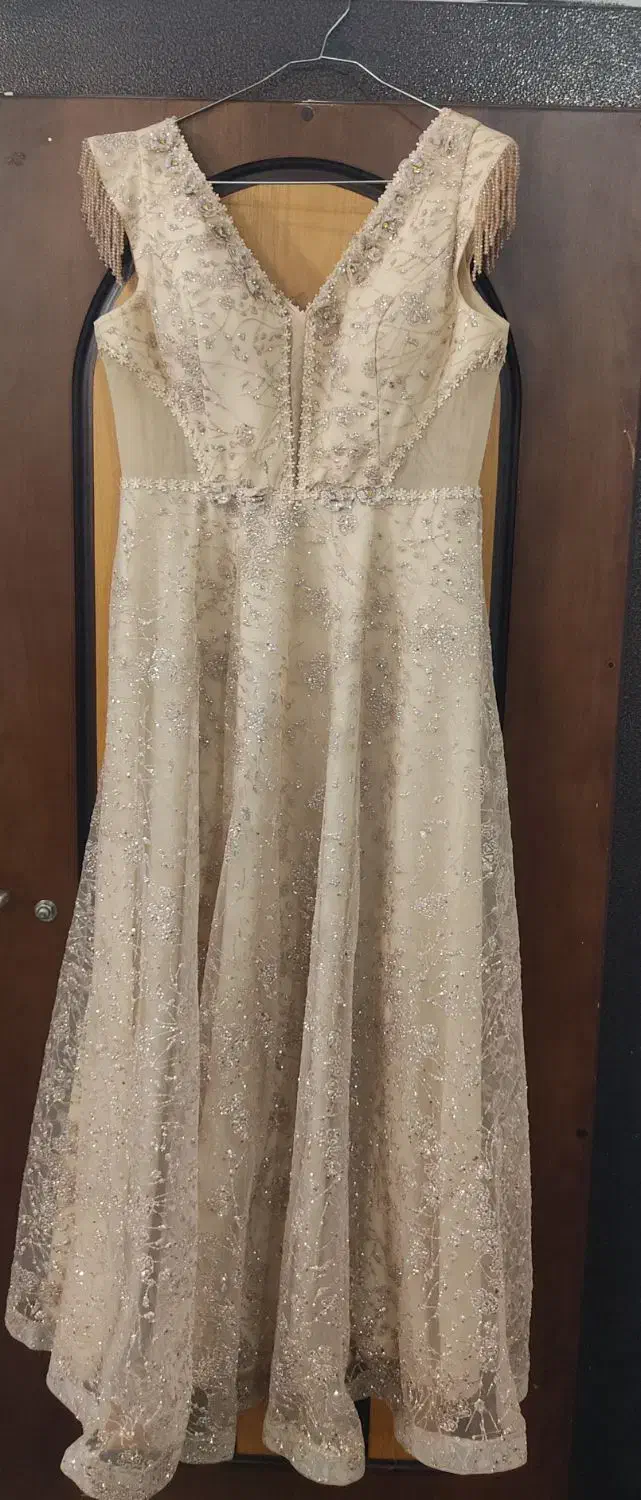 لباس مجلسی طلایی نو و خوش رنگ|لباس|اندیمشک, |دیوار