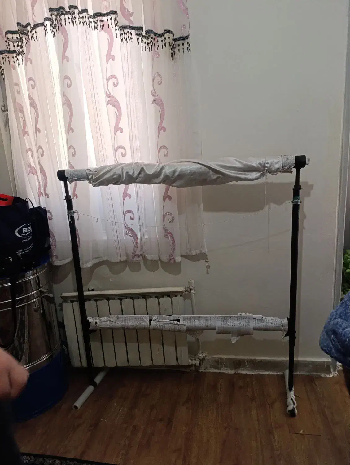 دار قالی|فرش|تهران, باغ فیض|دیوار