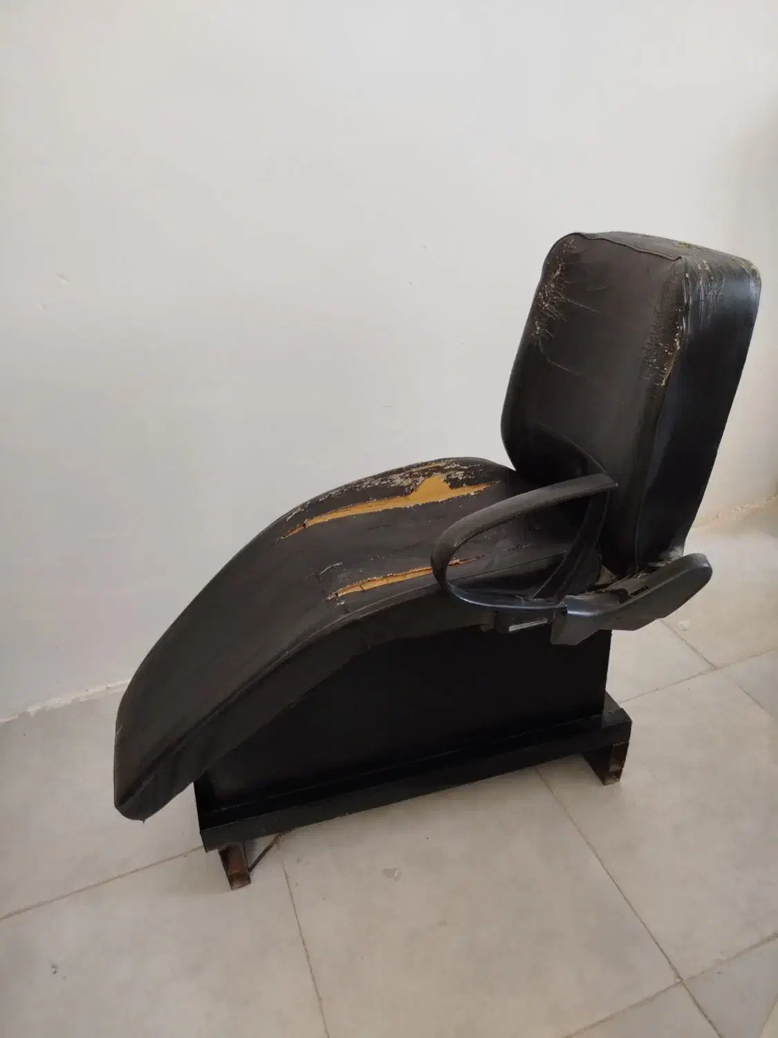 صندلی آرایشگاه|آرایشگاه و سالن‌های زیبایی|کرمان, |دیوار