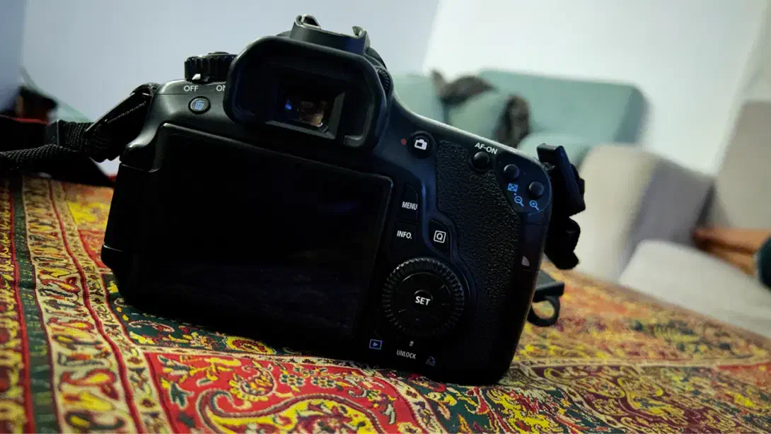 دوربین canon 60 d همراه لنز|دوربین عکاسی و فیلم‌برداری|قشم, |دیوار
