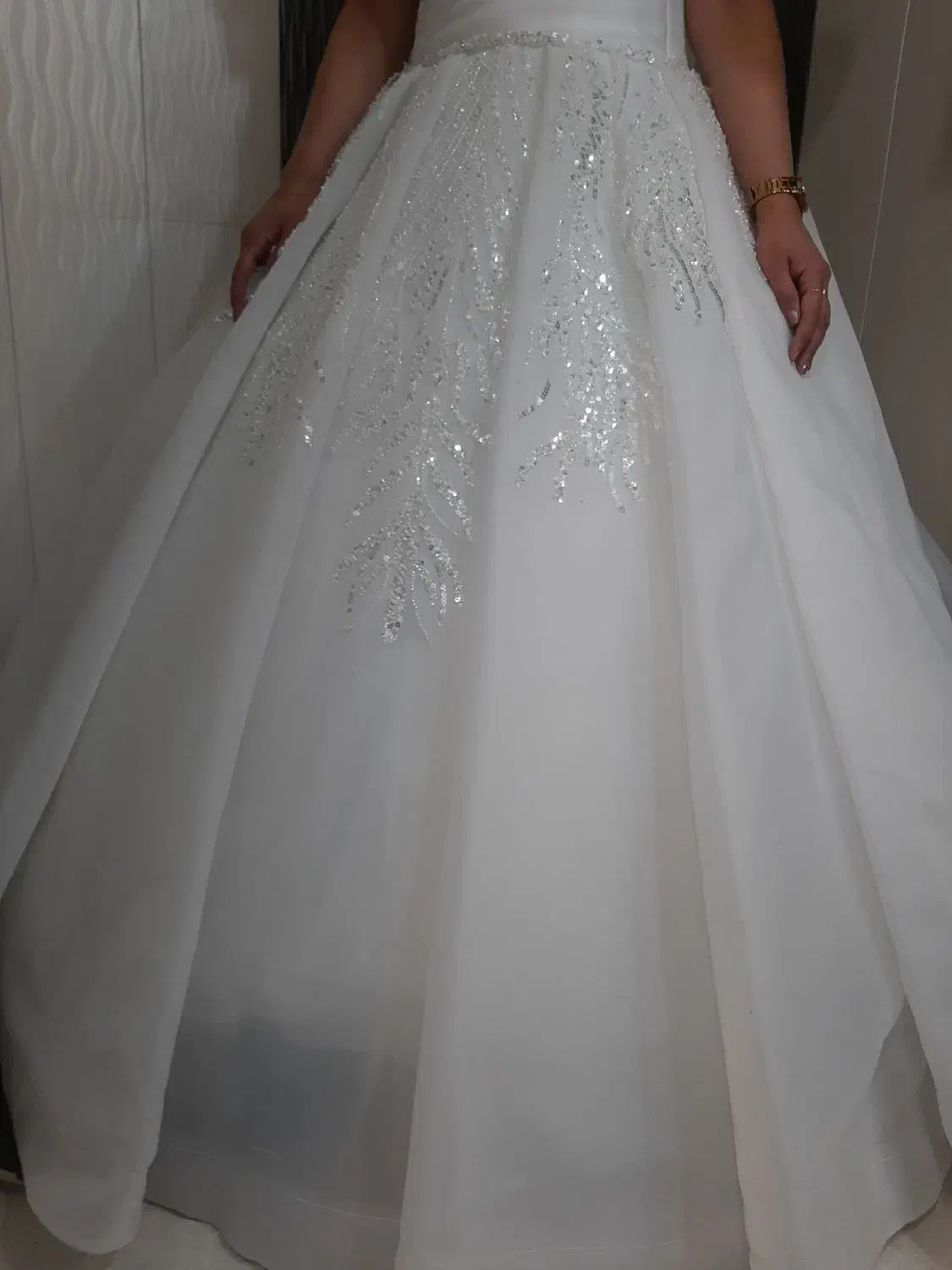 پوشش عروس|لباس|اصفهان, خانه اصفهان|دیوار