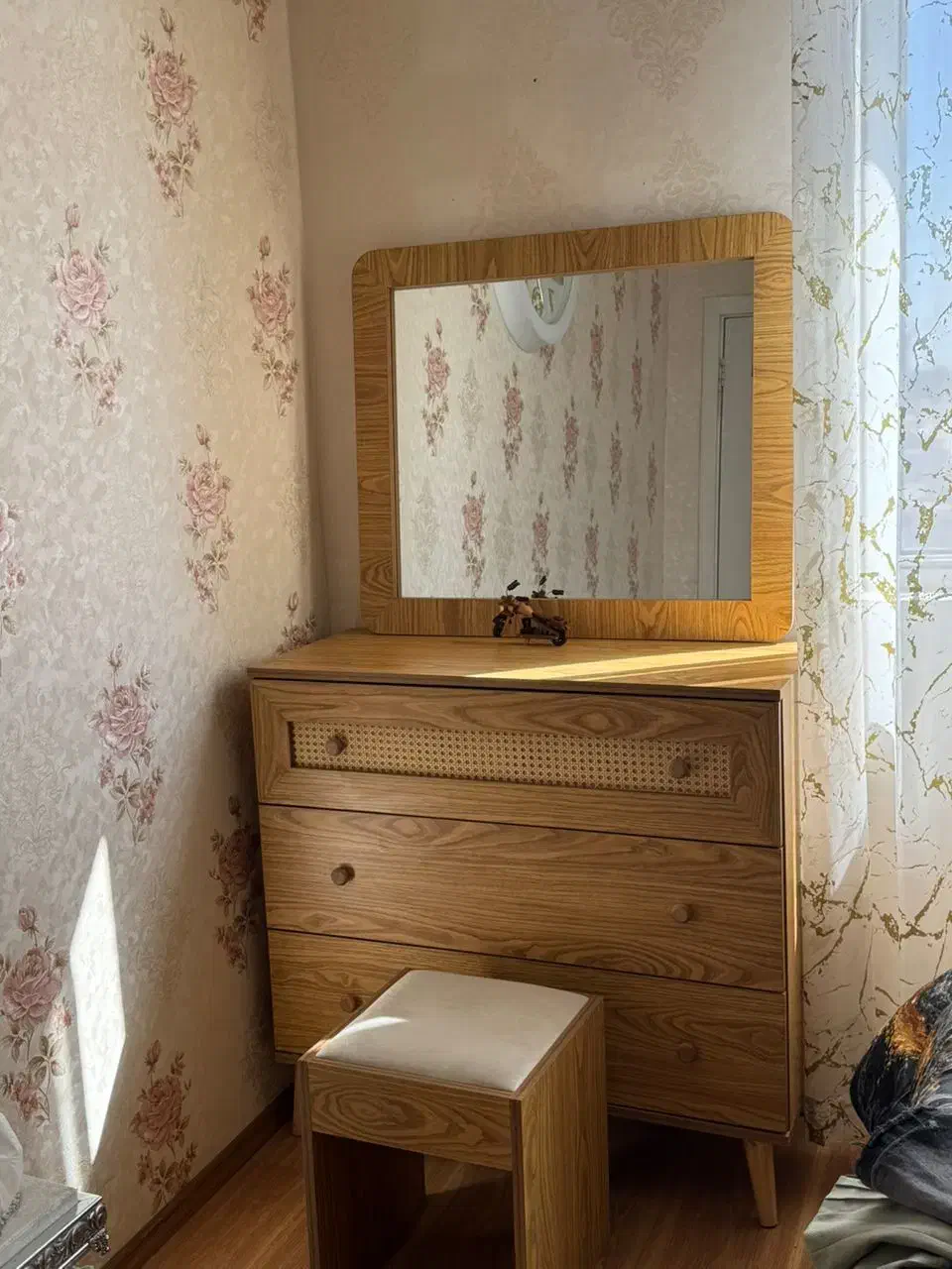 سرویس خواب دونفره با رو تختی در رنگبندی مختلف  تشک|تخت و سرویس خواب|پرند, فاز ۳|دیوار