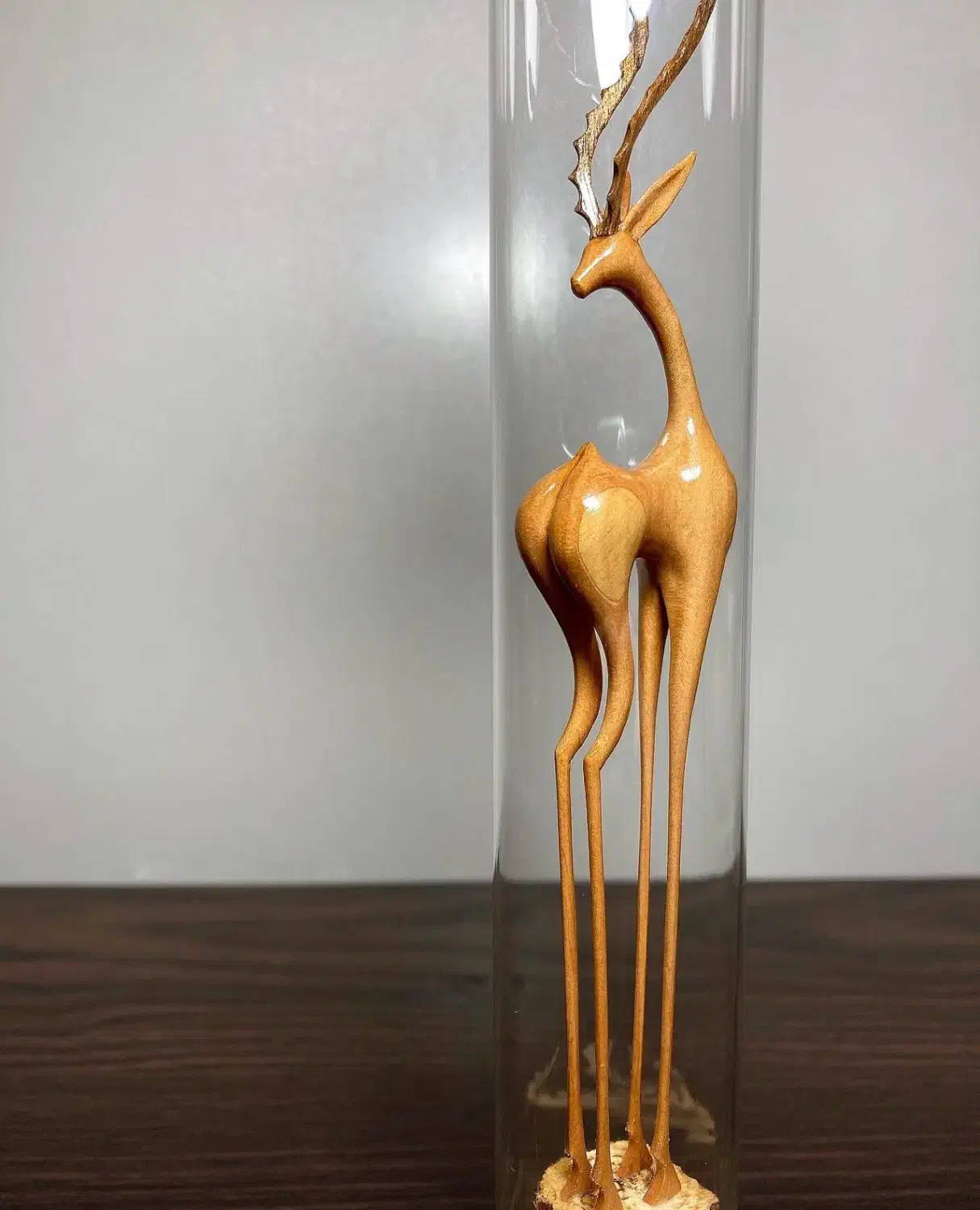 مجسمه ای که نگاه ها رو به خودش خیره میکنه|مجسمه، تندیس، ماکت|تهران, هفت حوض|دیوار