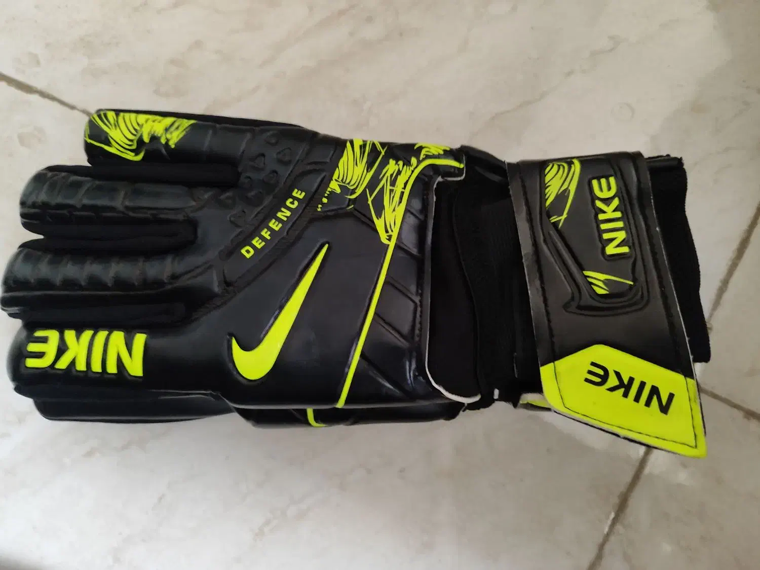 دستکش دروازبانی|ورزش‌های توپی|قرچک, پارس سرام|دیوار