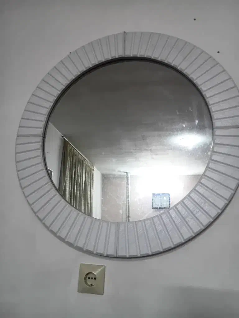 آیننه گرد|آینه|شاهین‌شهر, شهرک گلدیس|دیوار