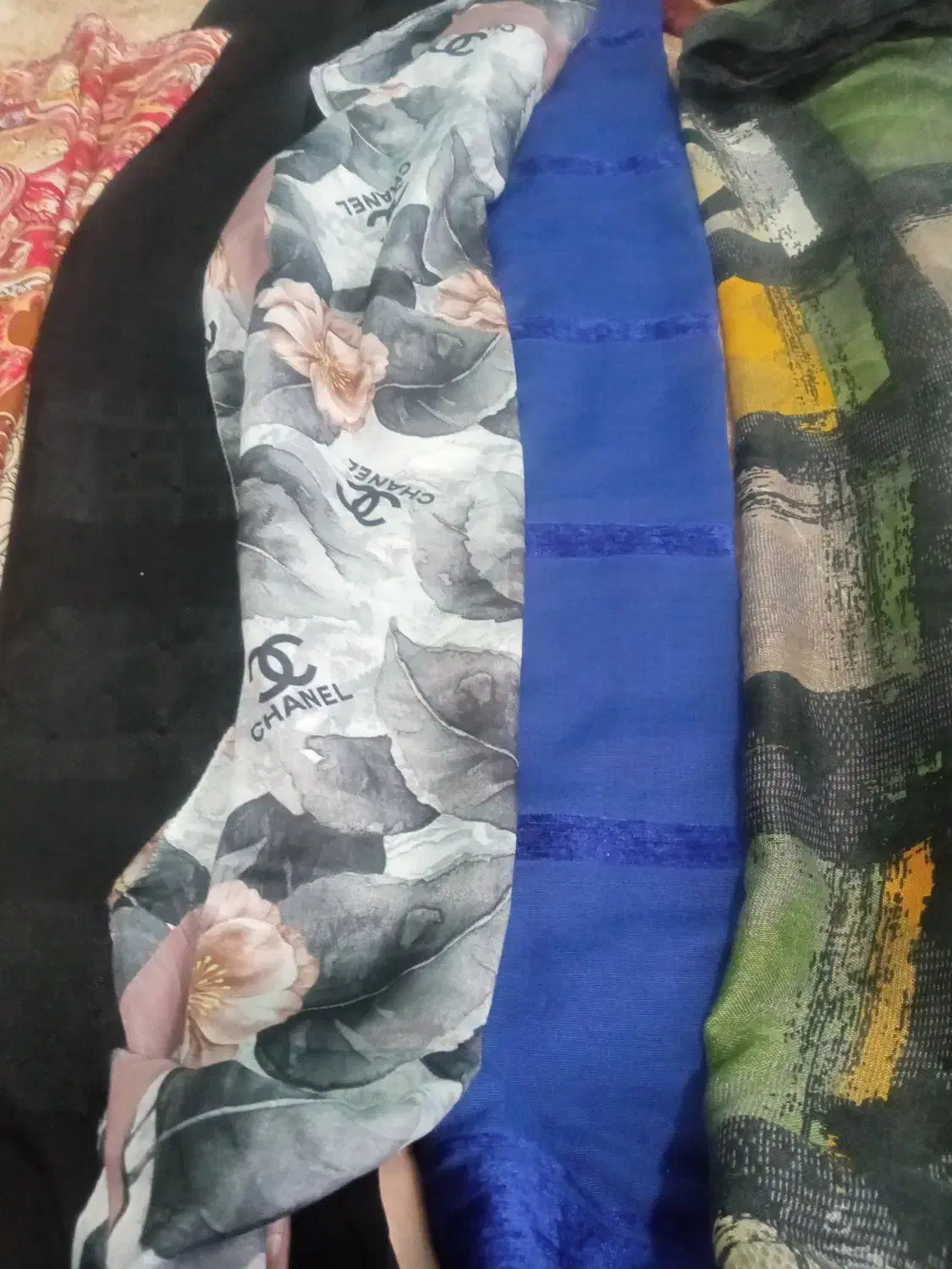 لباس زنانه|لباس|شاهینشهر, فدک|دیوار