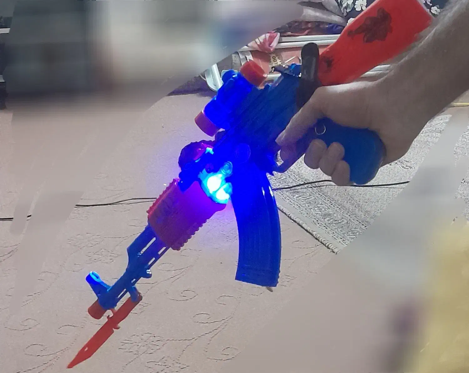 تفنگ بزرگ باطری خور|اسباب‌‌بازی|قم, هفت تیر|دیوار