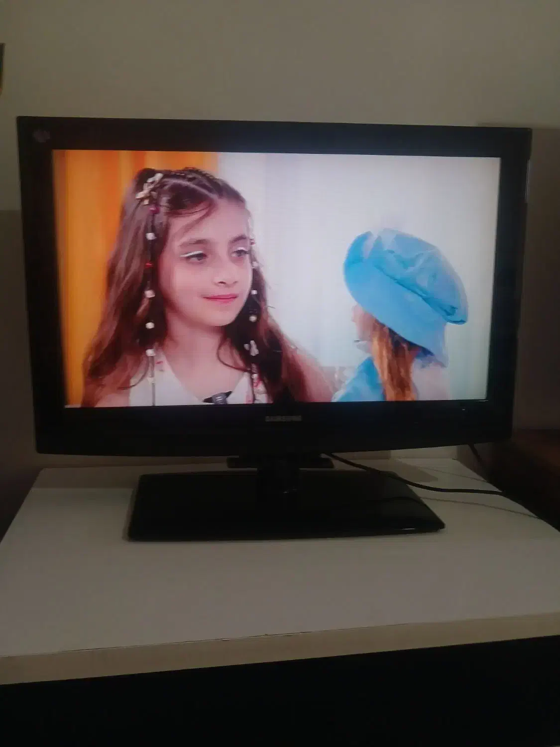 تلوزیون 32|تلویزیون و پروژکتور|قدس, شهر‌قدس|دیوار