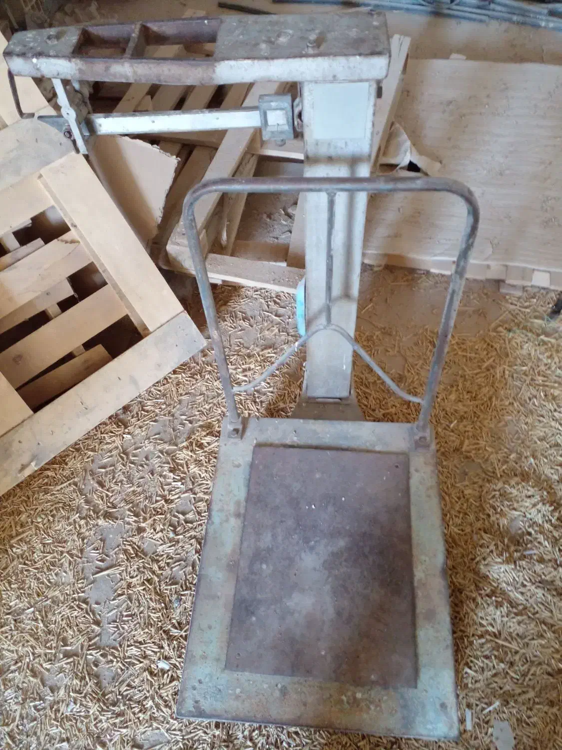 باسکول ۵۰۰ کیلویی و ۲۰۰ کیلویی|ابزارآلات|آباده, |دیوار