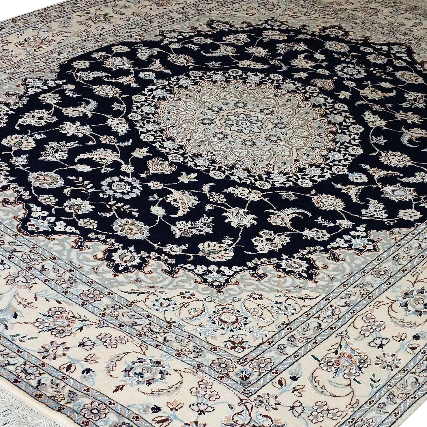 فرش دستباف ۳/۵ متری نایین اصل ۶لا گل ابریشم آکبند|فرش|تهران, حکمت|دیوار