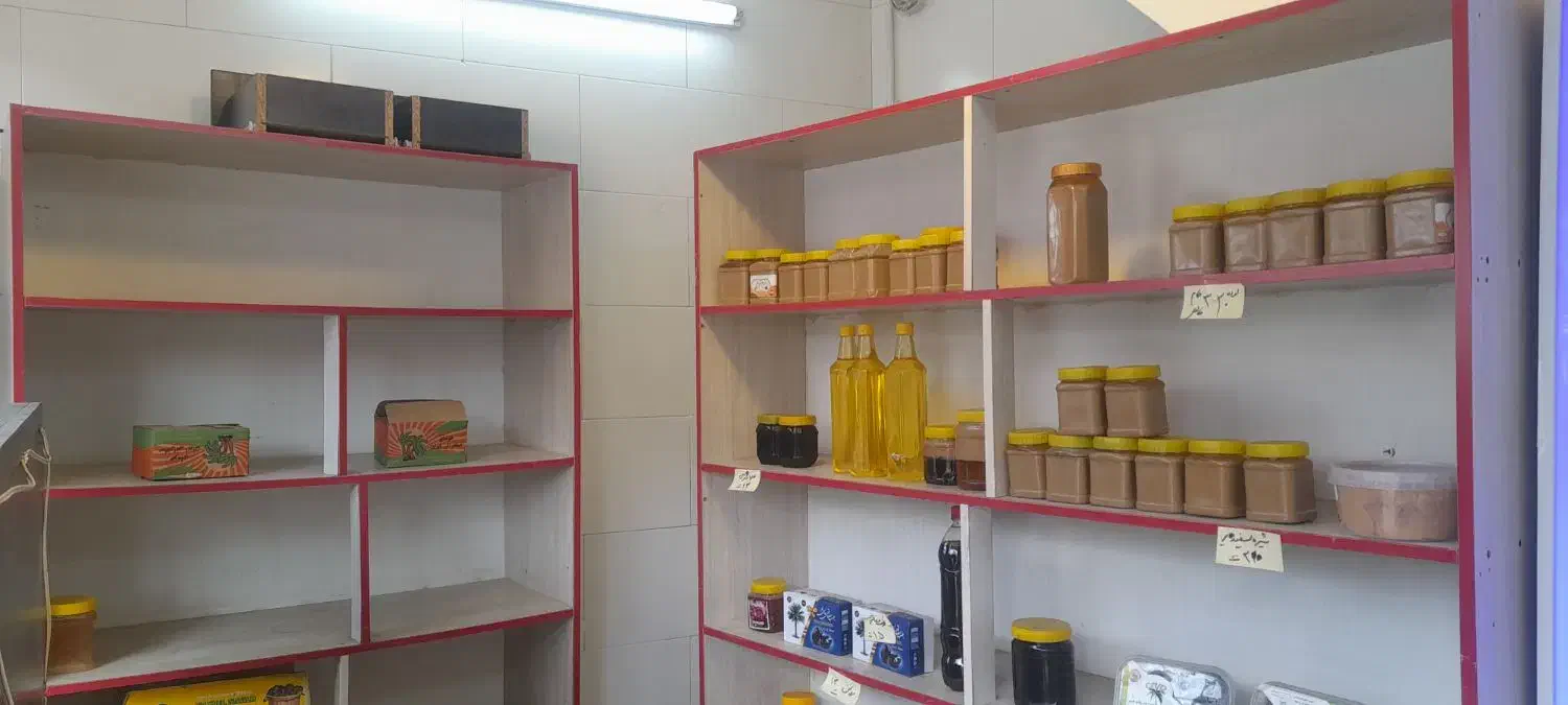 دو قفسه،دستگاه دوخت و ویترین|کتابخانه، شلف، قفسه‌های دیواری|بروجرد, |دیوار