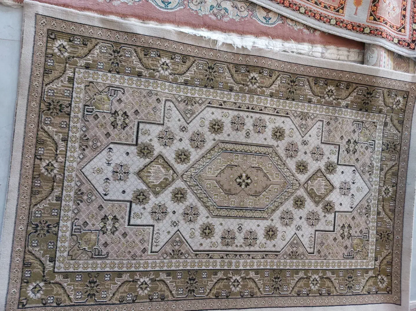 تعدادی قالیچه|فرش|چمستان, |دیوار