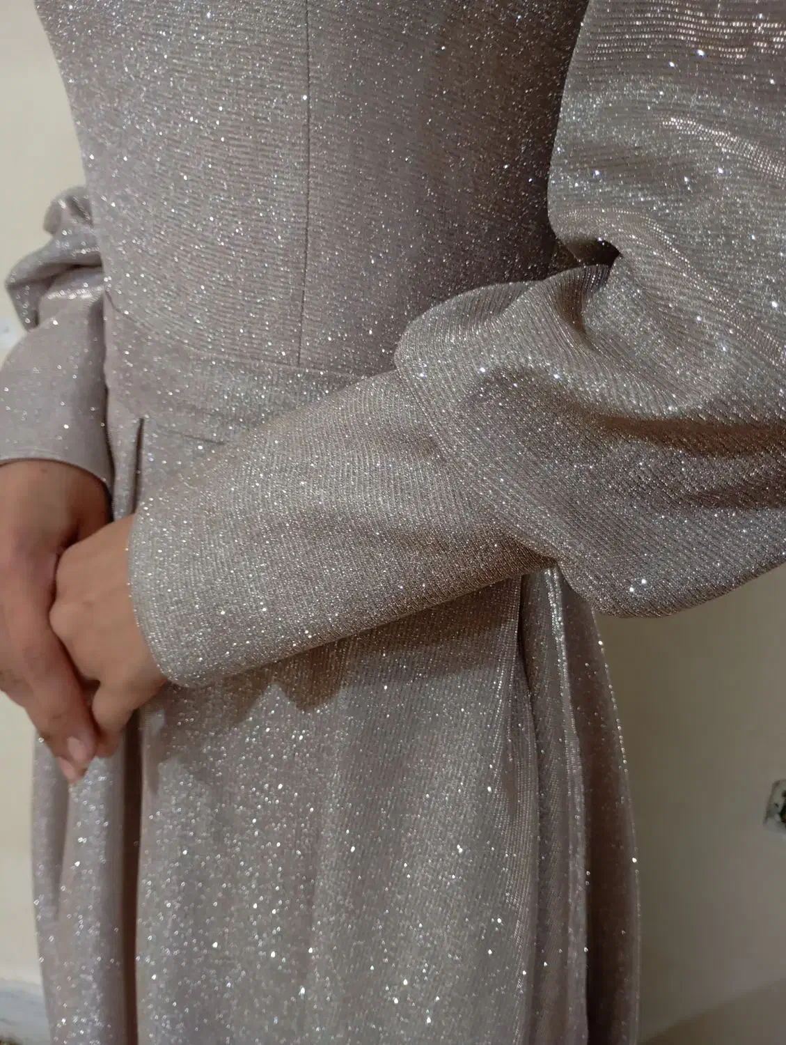 لباس مجلسی|لباس|قم, بنیاد|دیوار