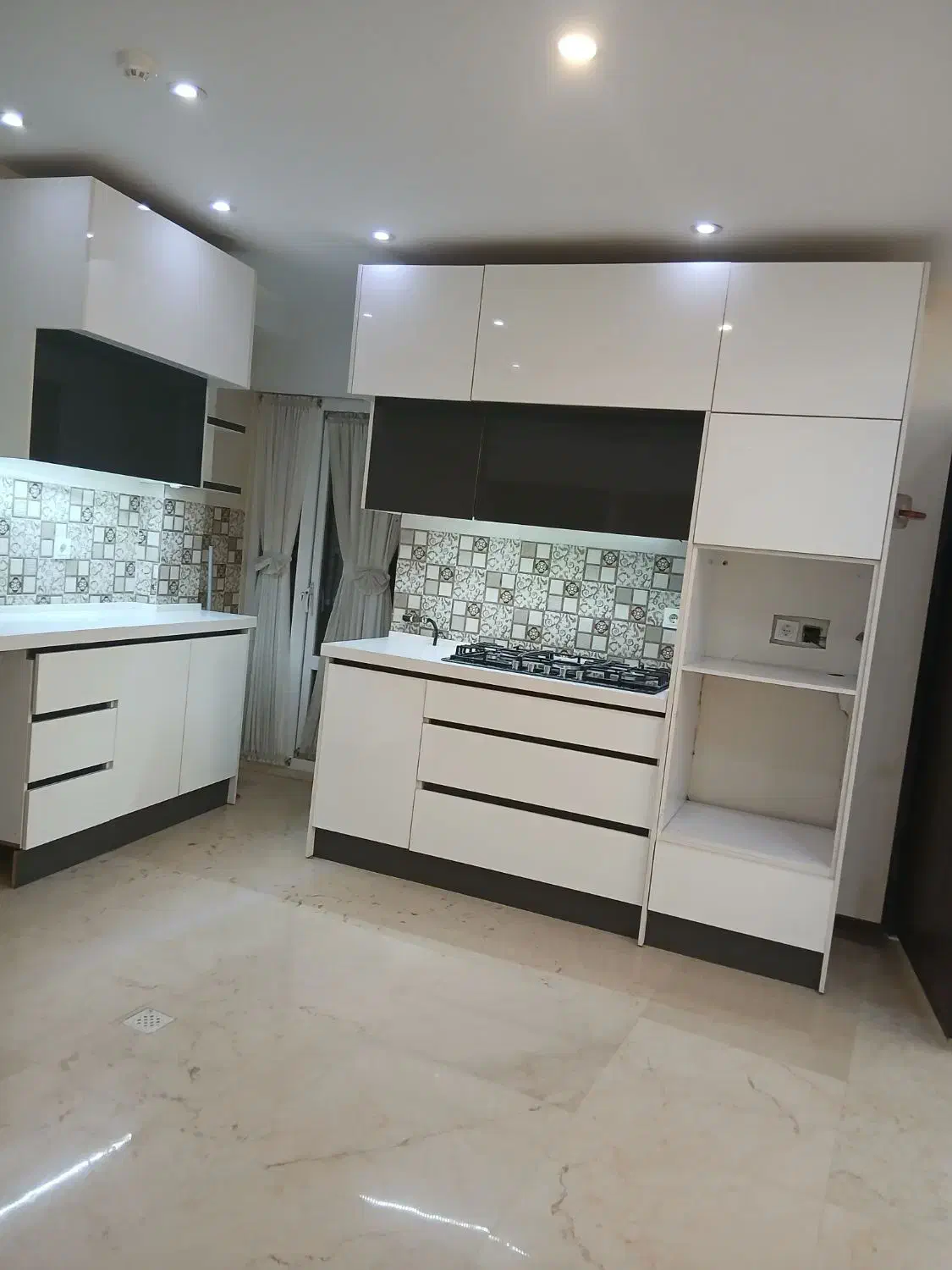 آپارتمان۹۳متری دوخواب و فول امکانات و آماده  سکونت