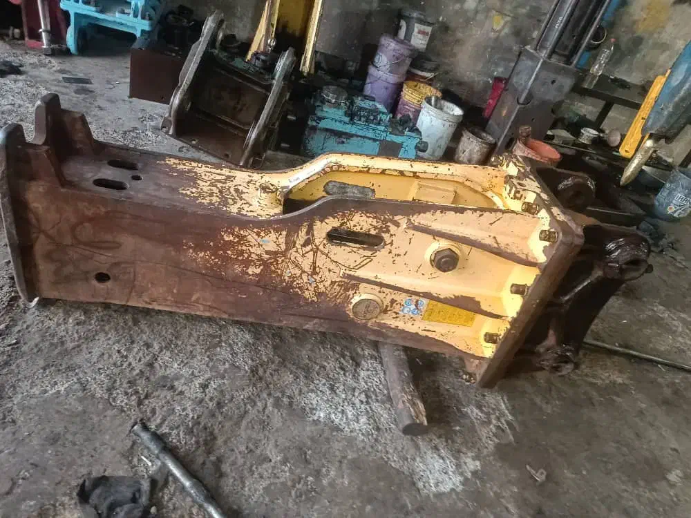 پیکور و چکش بیل هیدرولیکی|ماشین‌آلات صنعتی|اصفهان, حسین‌آباد|دیوار