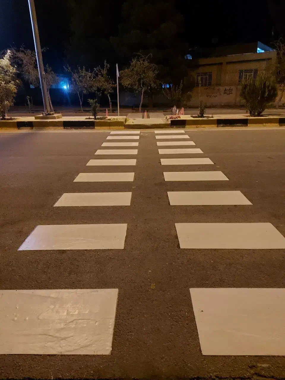 نقاشی و خط کشی ساختمان و معابر|خدمات پیشه و مهارت|شیراز, وصال|دیوار