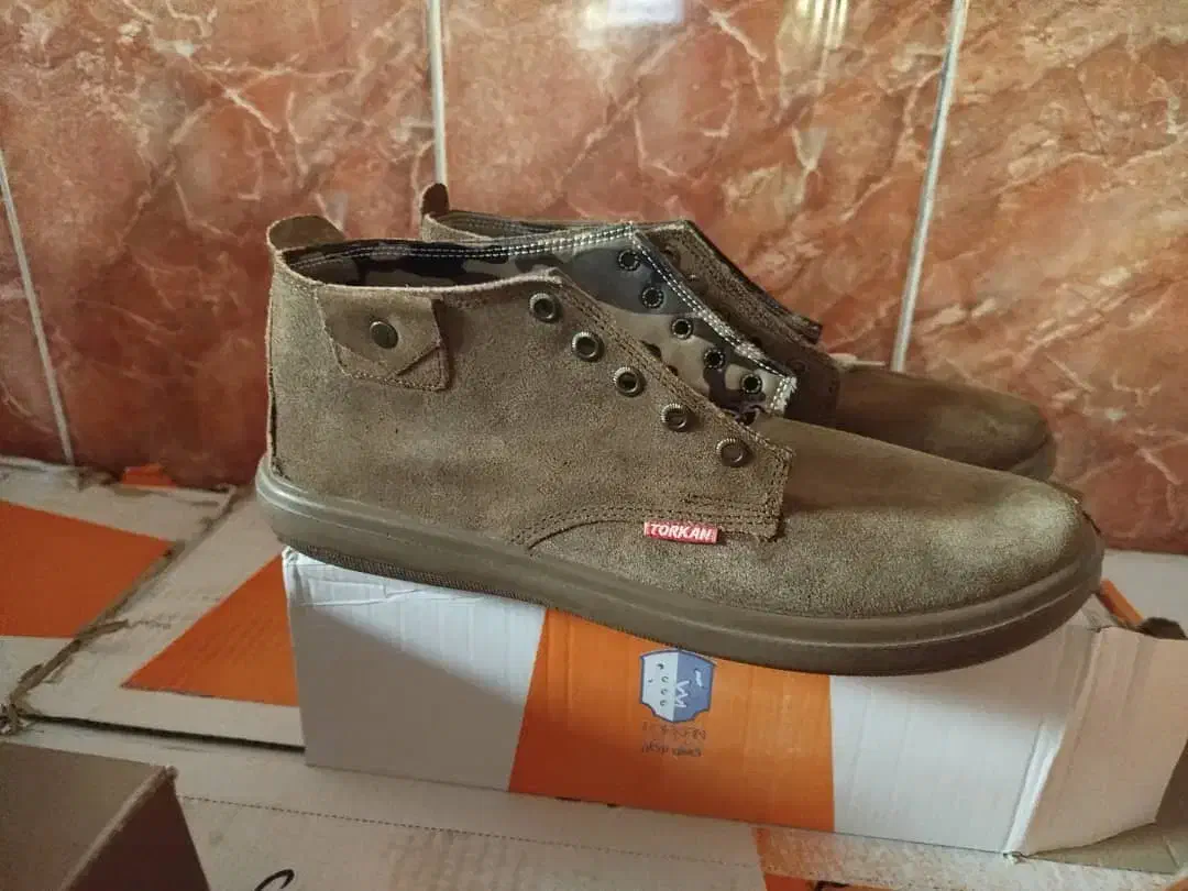 کار وپیاده روی|کیف، کفش، کمربند|دهدشت, |دیوار