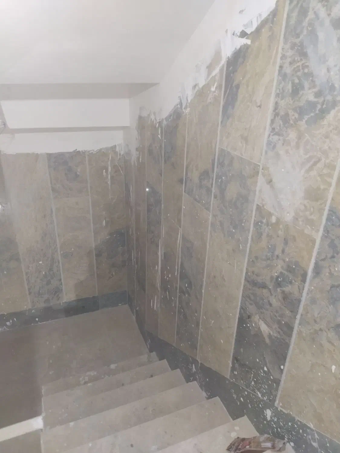 2نفر کارگر وارد برای سنگ کاری و کاشی|استخدام معماری، عمران و ساختمانی|مشکیندشت, |دیوار