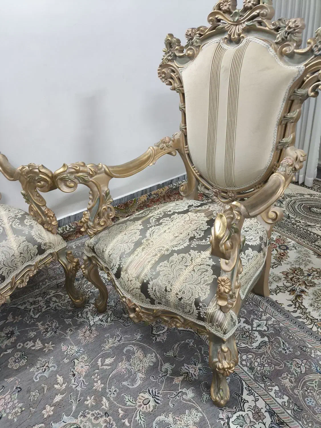 مبل سلطنتی ۷نفره بامیز(درحدنوکیفیت عالی،|مبلمان خانگی و میز عسلی|ابریشم, |دیوار