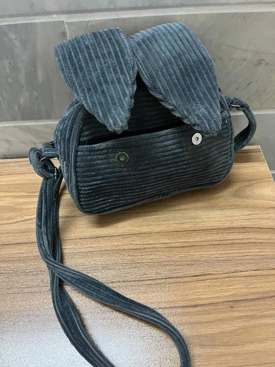 کیف دخترانه|کیف، کفش، کمربند|قم, دروازه چوبی|دیوار