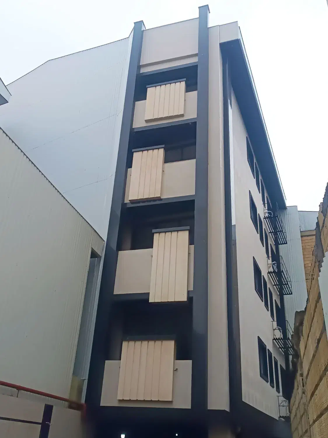 سرامیک و سنگ کاری نما .پله و بازسازی|خدمات پیشه و مهارت|رشت, یخسازی|دیوار